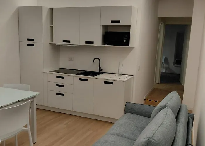Noh Domus Metronia Apartment